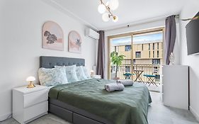 Elegant Studio Avec Terrasse Proche Mer Tramway